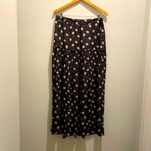 Bobeau women’s orange & black floral large maxi skirt.Fit and flair to hip. NWOT